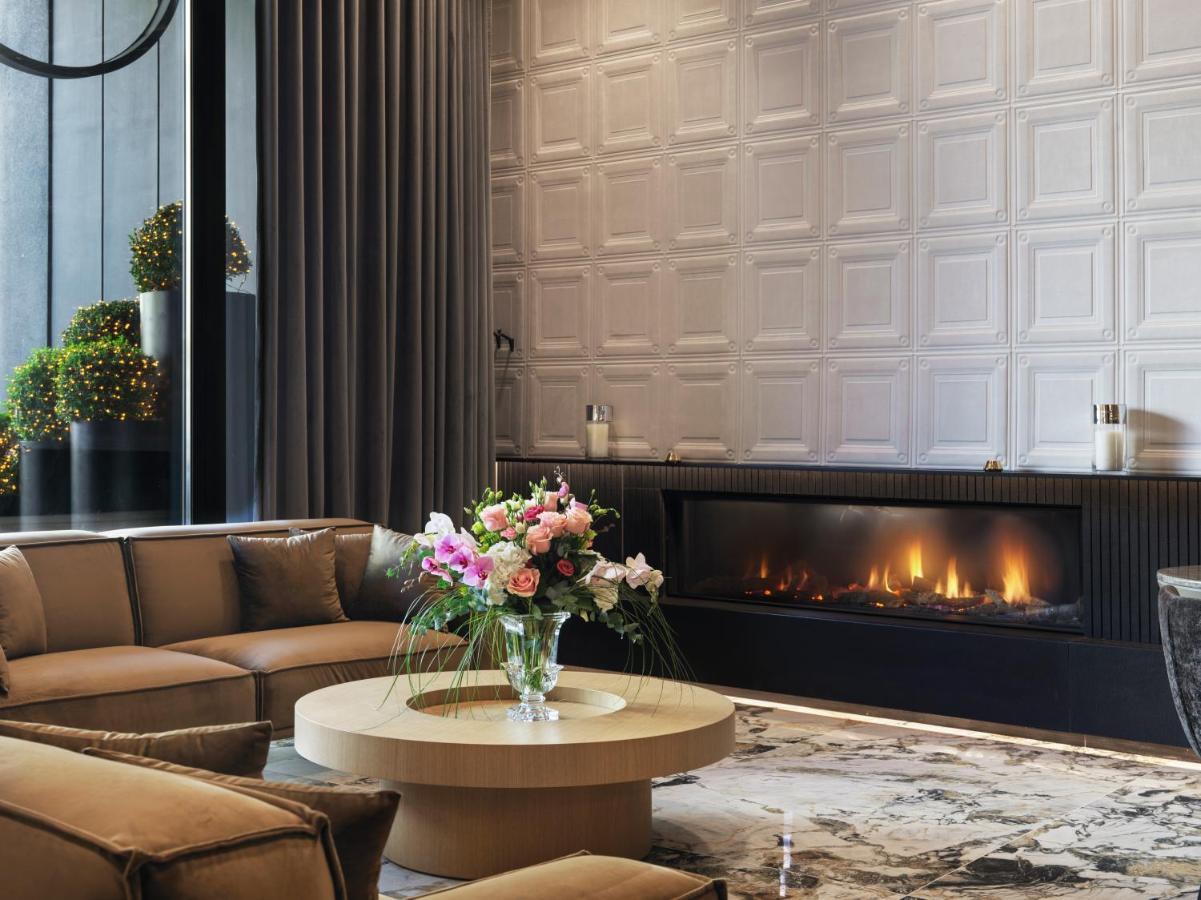 Heritage Hill Hotel Athena Bagian luar foto