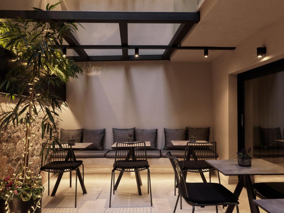 Heritage Hill Hotel Athena Bagian luar foto