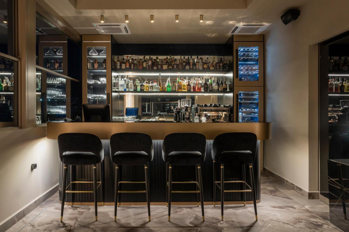 Heritage Hill Hotel Athena Bagian luar foto